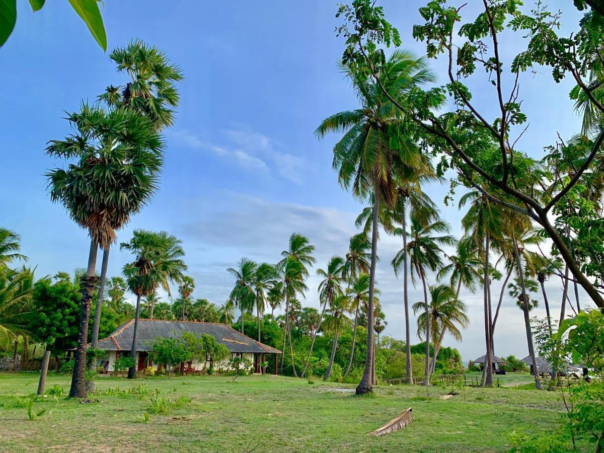 108 Palms Beach Resort ตรินโคมาลี ภายนอก รูปภาพ
