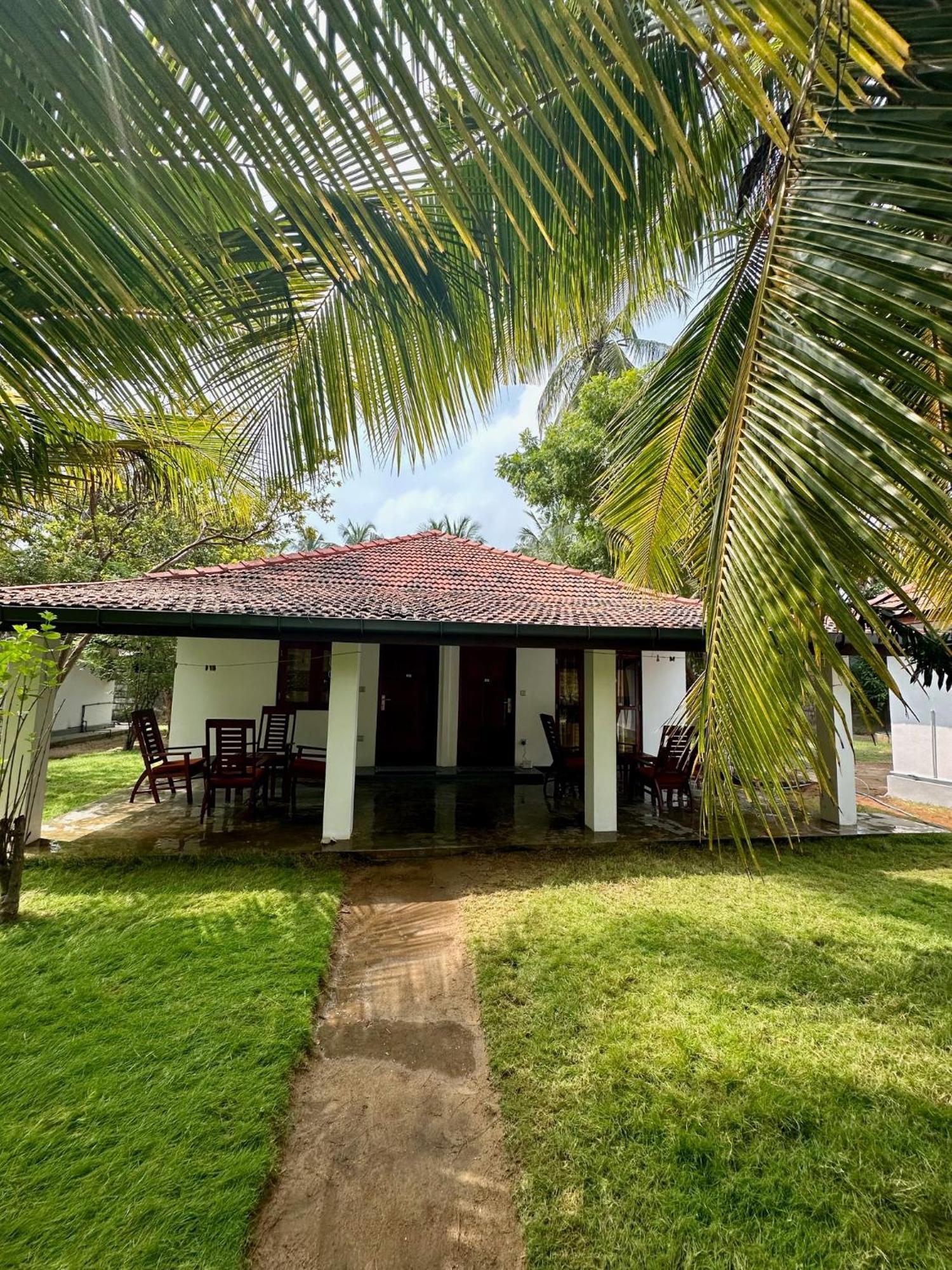 108 Palms Beach Resort ตรินโคมาลี ภายนอก รูปภาพ